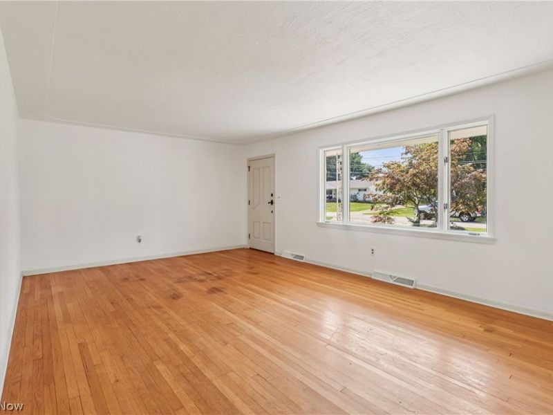 653 Brennan Drive, Amherst, OH 44001 Photo 3