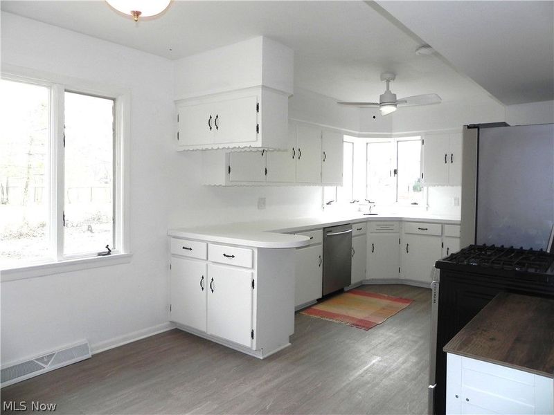 653 Brennan Drive, Amherst, OH 44001 Photo 6