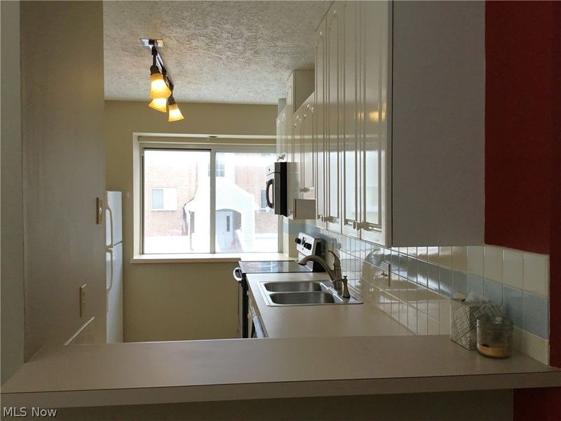 339 Village Pointe Drive, Unit B, Akron, OH 44313 Photo 13