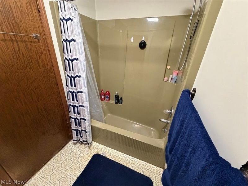 1102 E Front Street, Dover, OH 44622 Photo 19