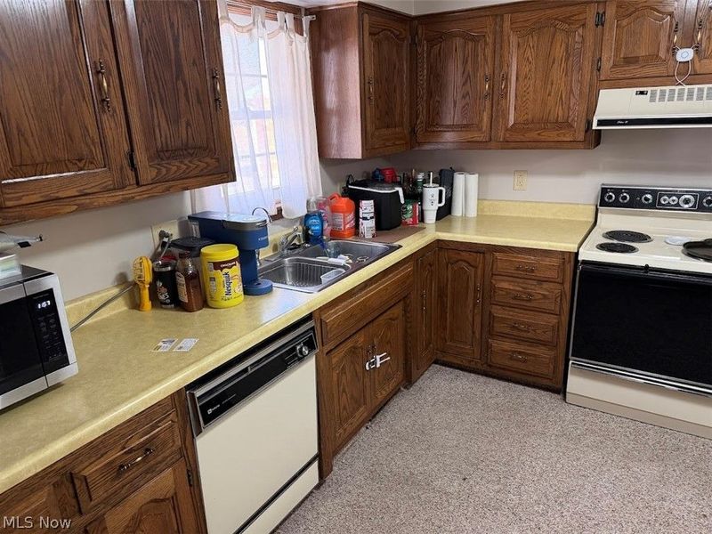 1102 E Front Street, Dover, OH 44622 Photo 6