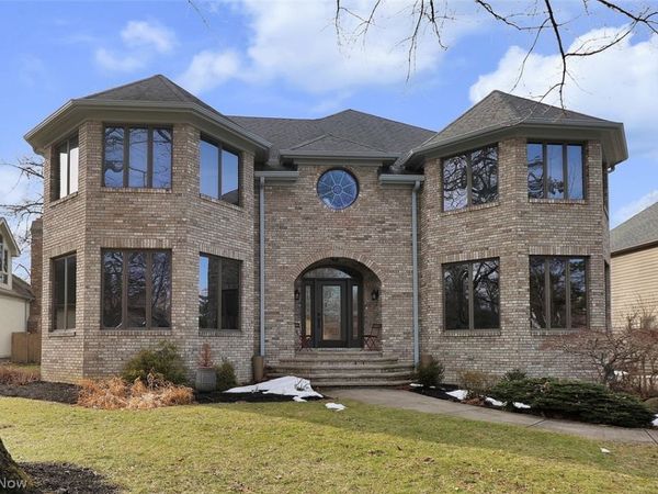 1564 Queens Court, Westlake, OH 44145