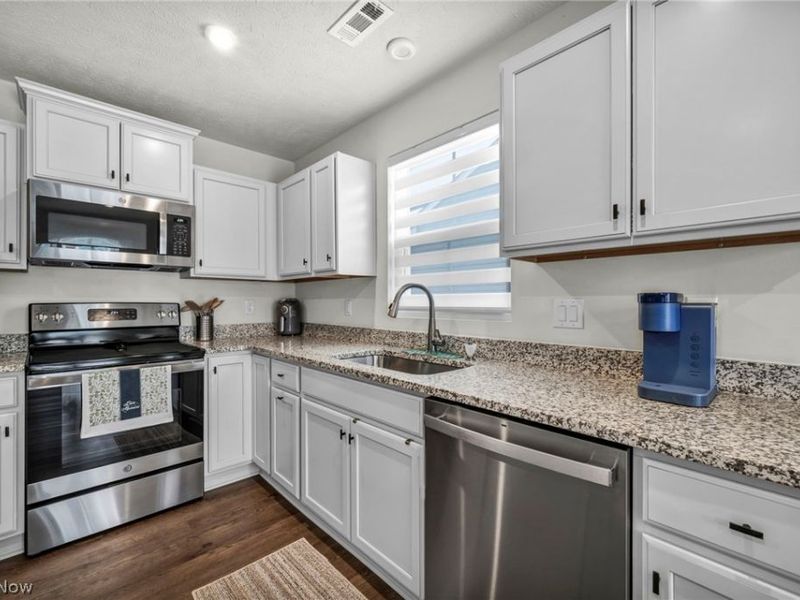 141 W Spring Drive, Elyria, OH 44035 Photo 8