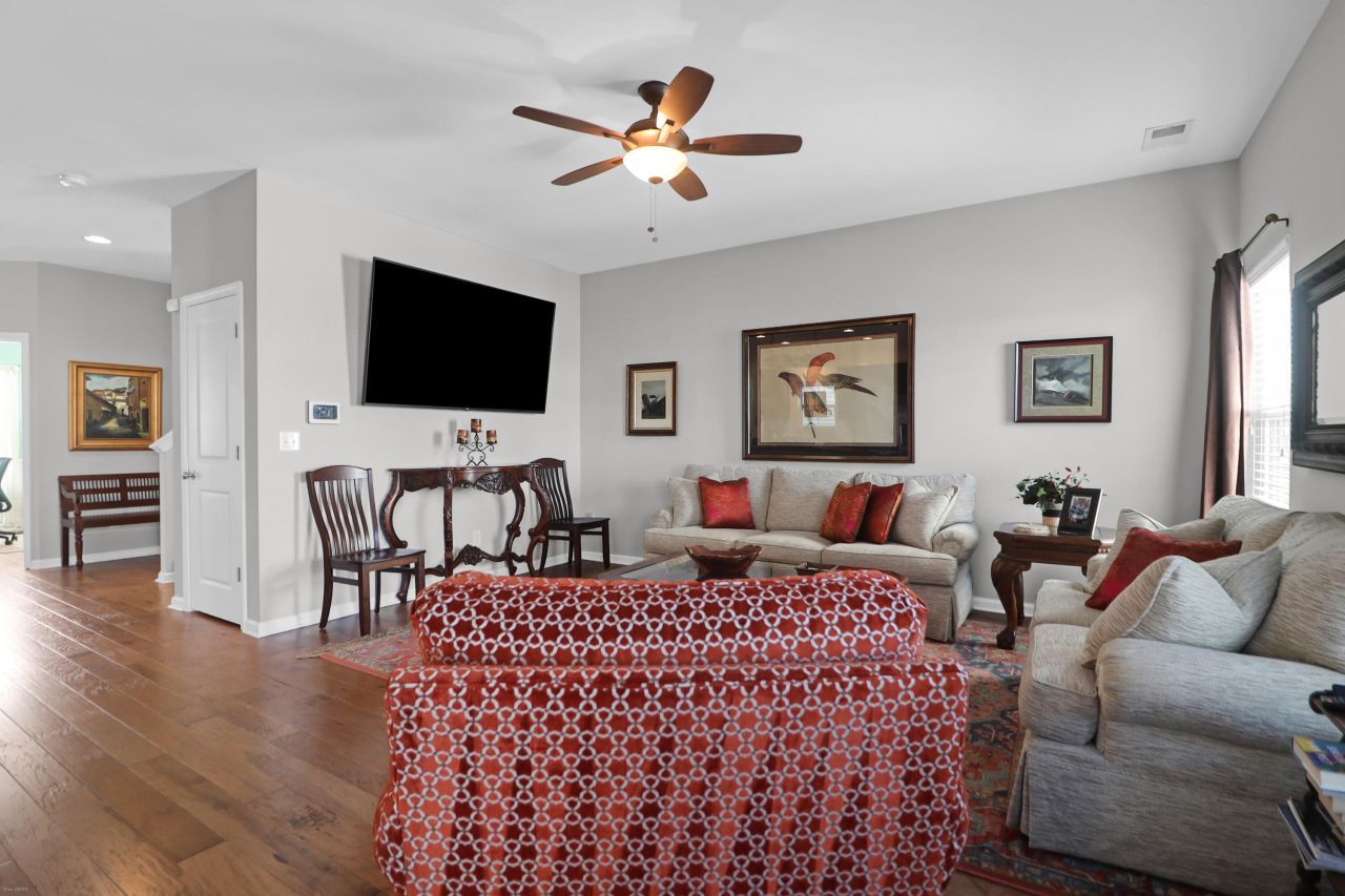 1799 Towne Street Photo 11