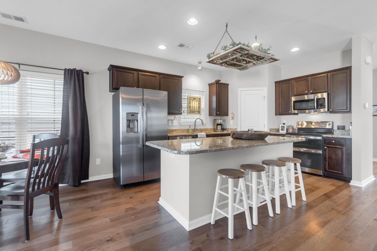 1799 Towne Street Photo 14