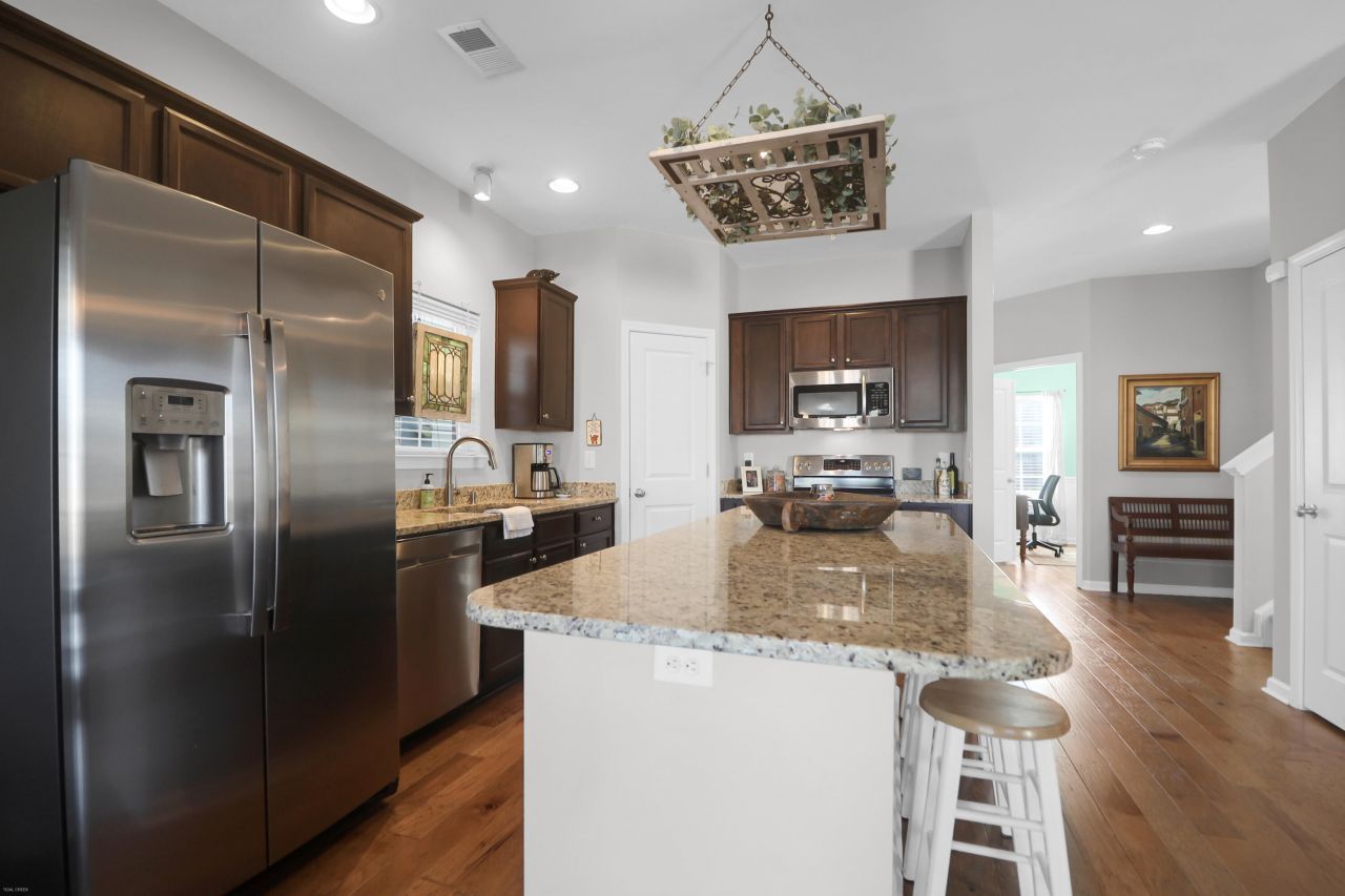 1799 Towne Street Photo 16