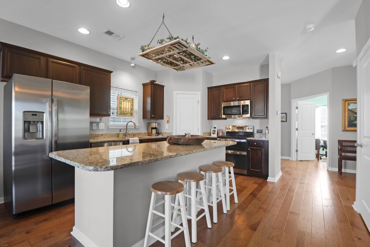 1799 Towne Street Photo 17