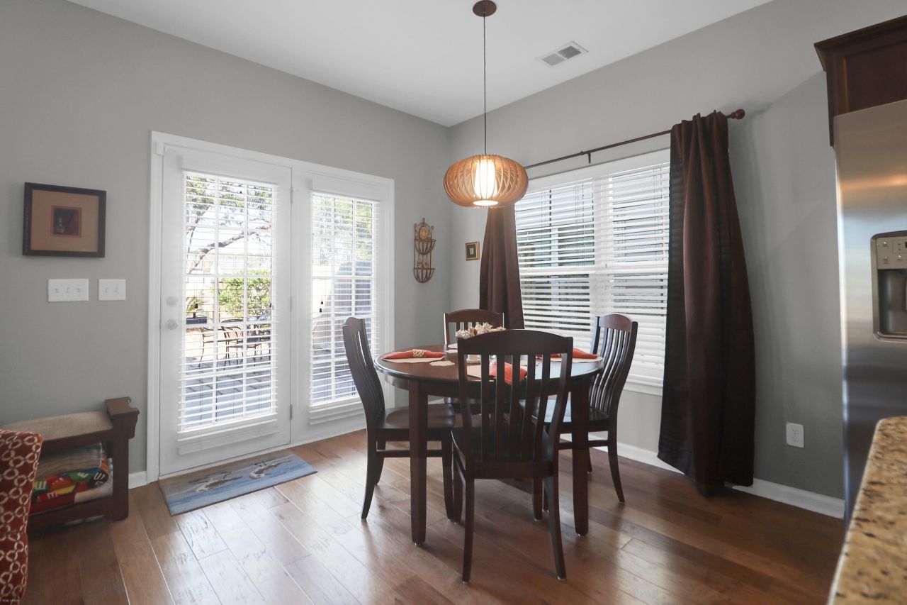 1799 Towne Street Photo 18