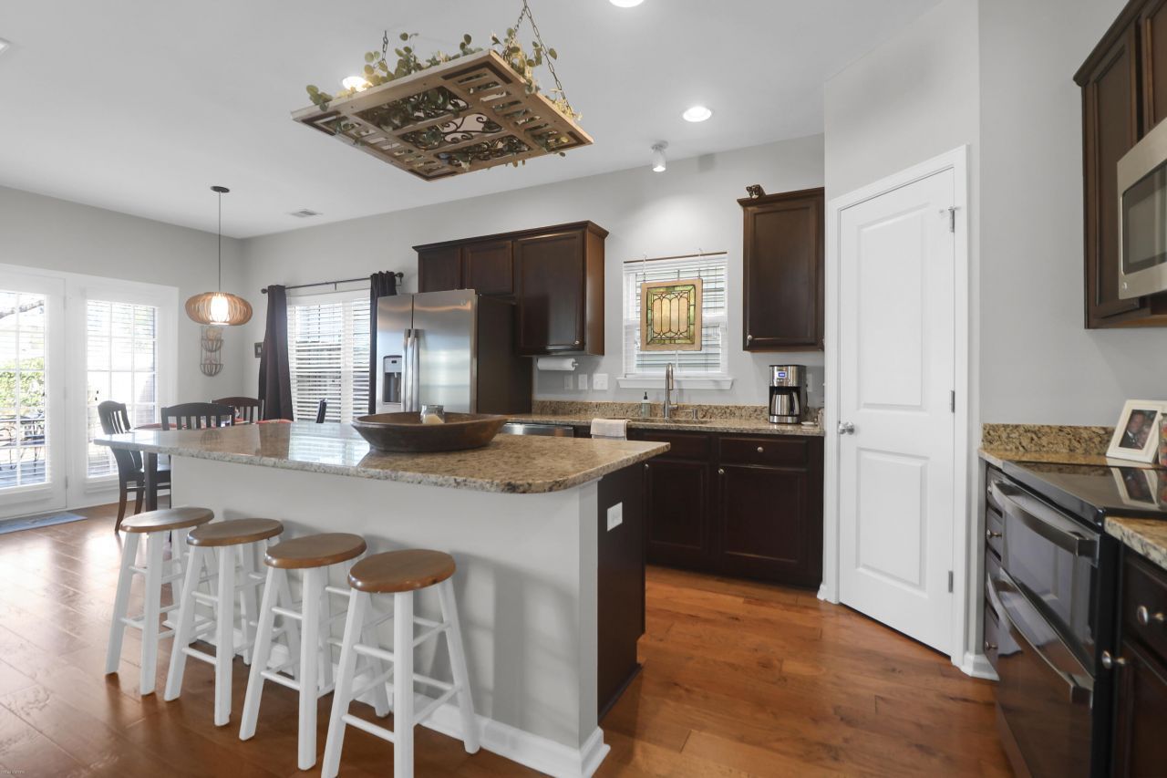 1799 Towne Street Photo 19