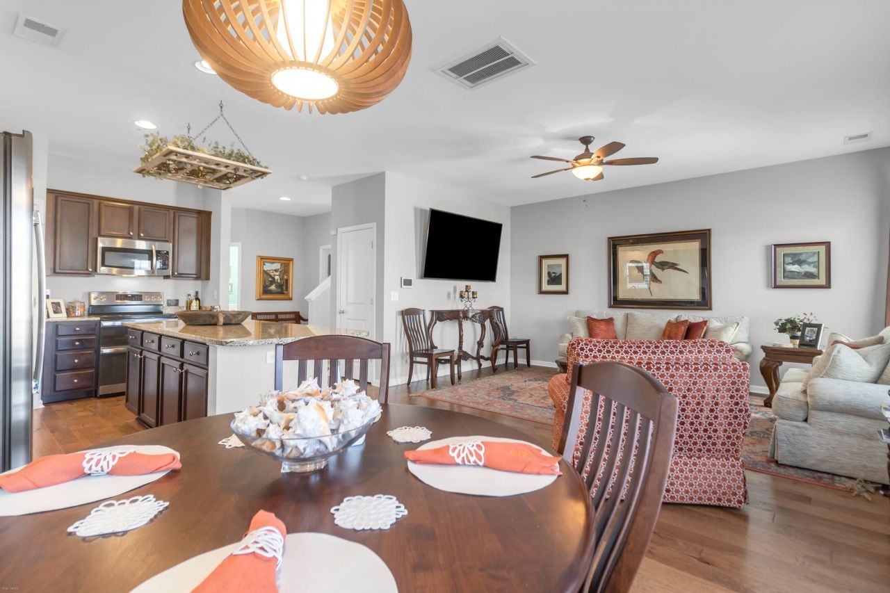 1799 Towne Street Photo 20