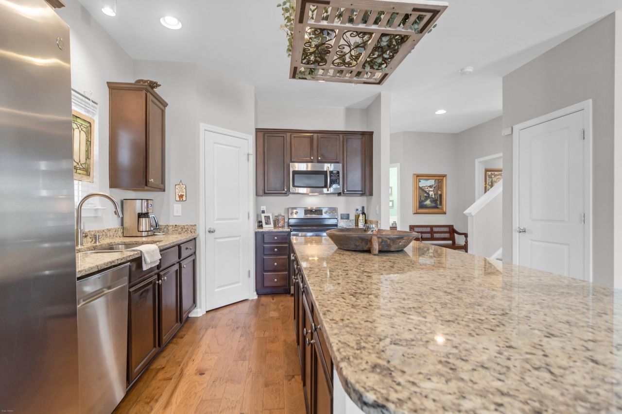 1799 Towne Street Photo 22