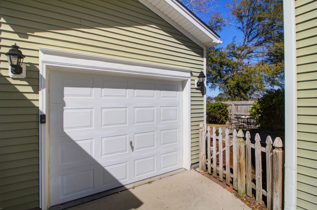 1799 Towne Street Photo 37