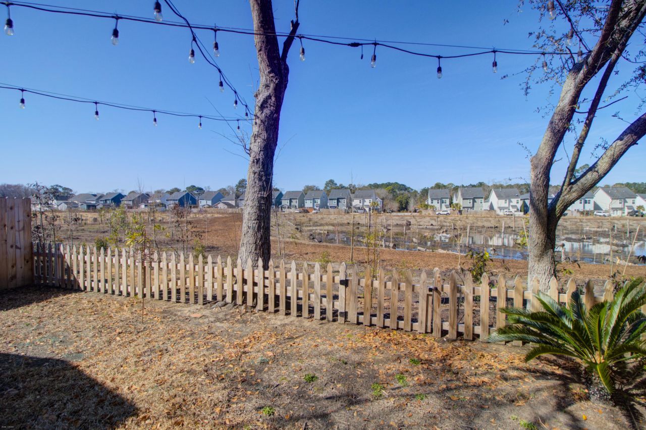 1799 Towne Street Photo 39