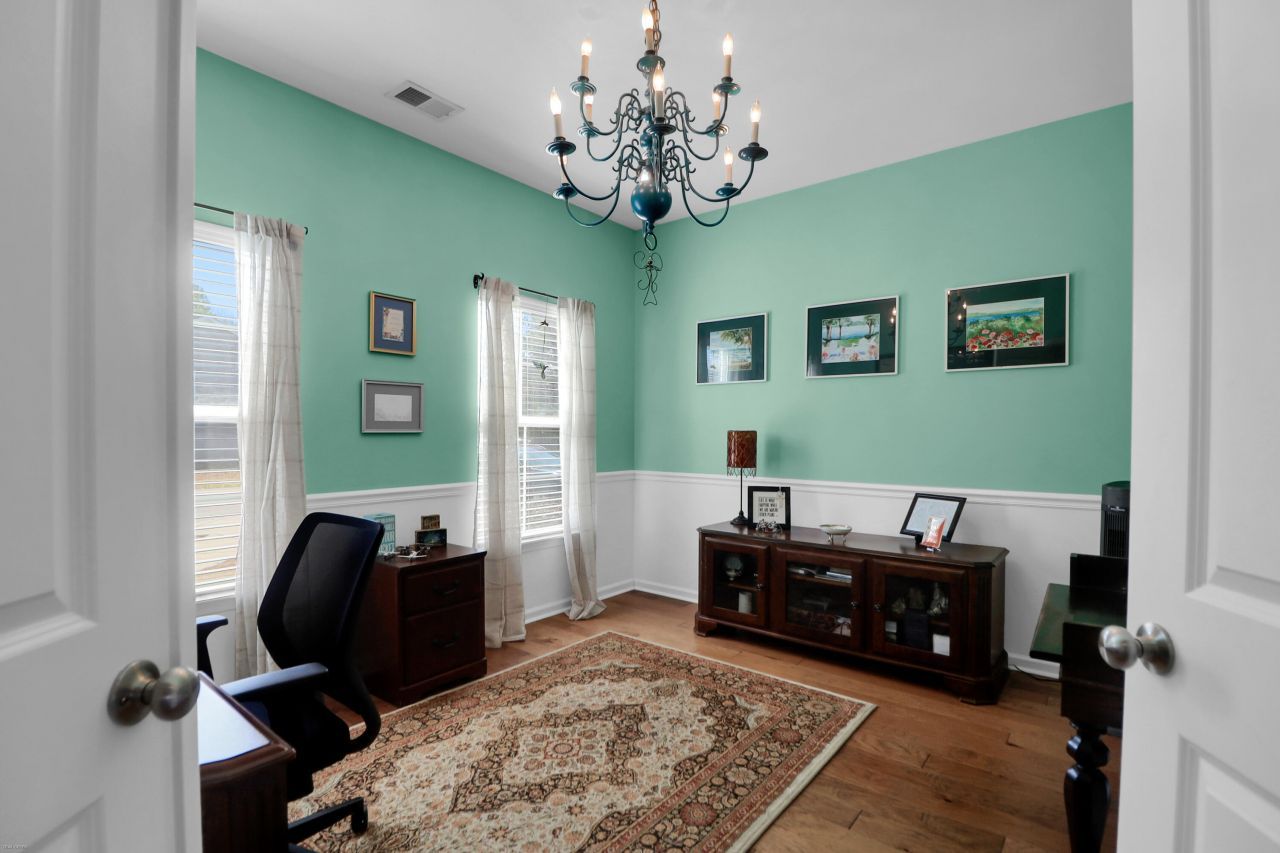 1799 Towne Street Photo 6