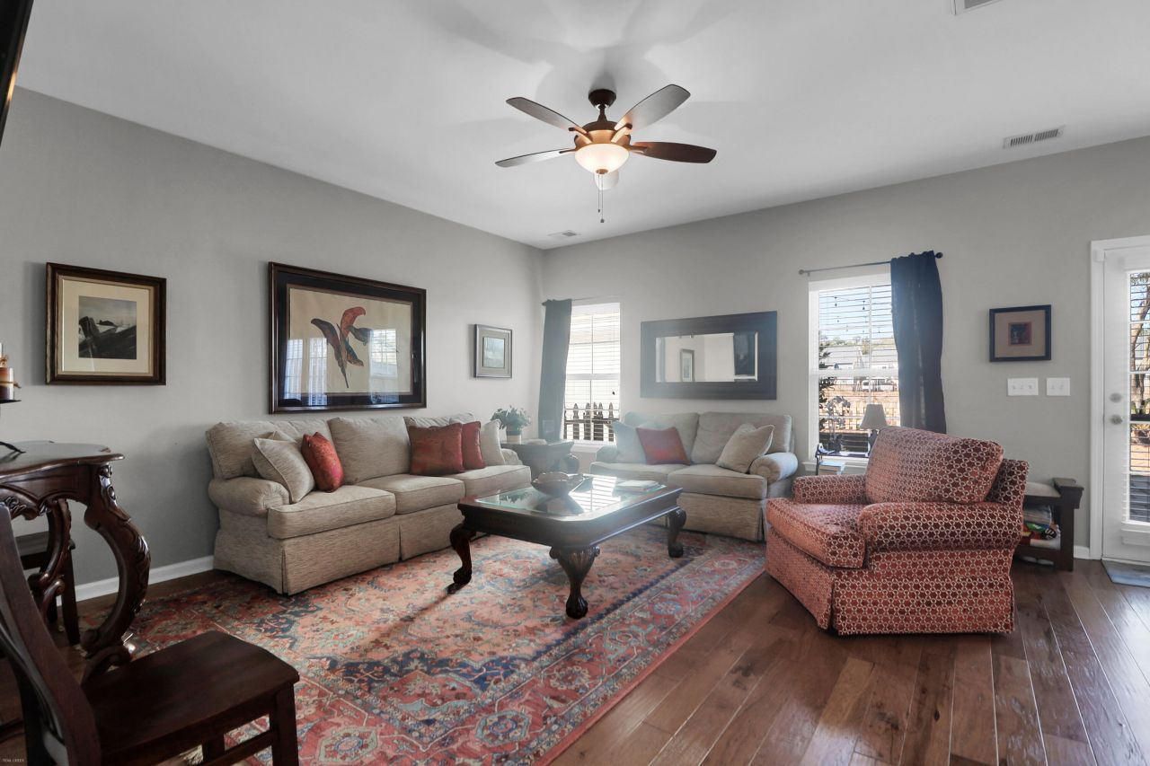 1799 Towne Street Photo 9