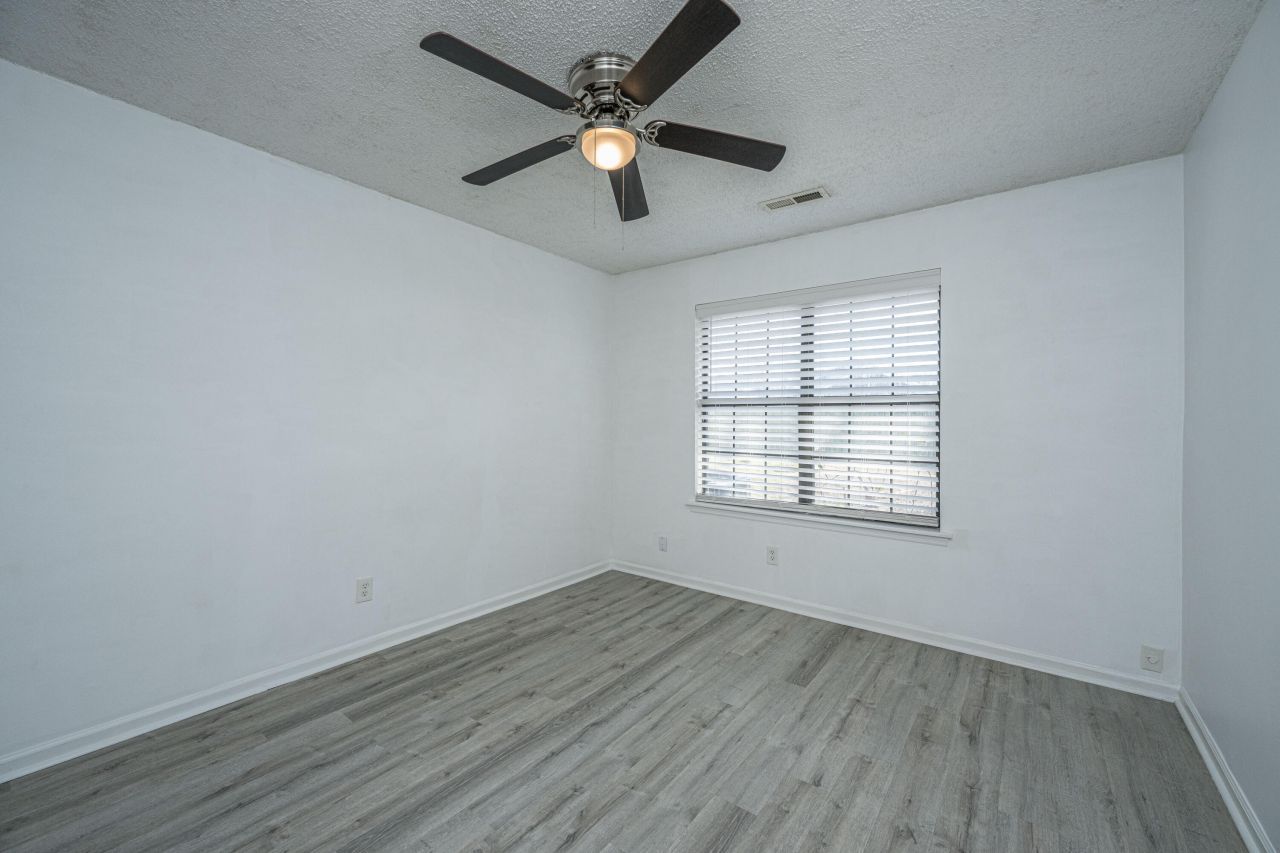 1009 Douglas Wayne Road Photo 12