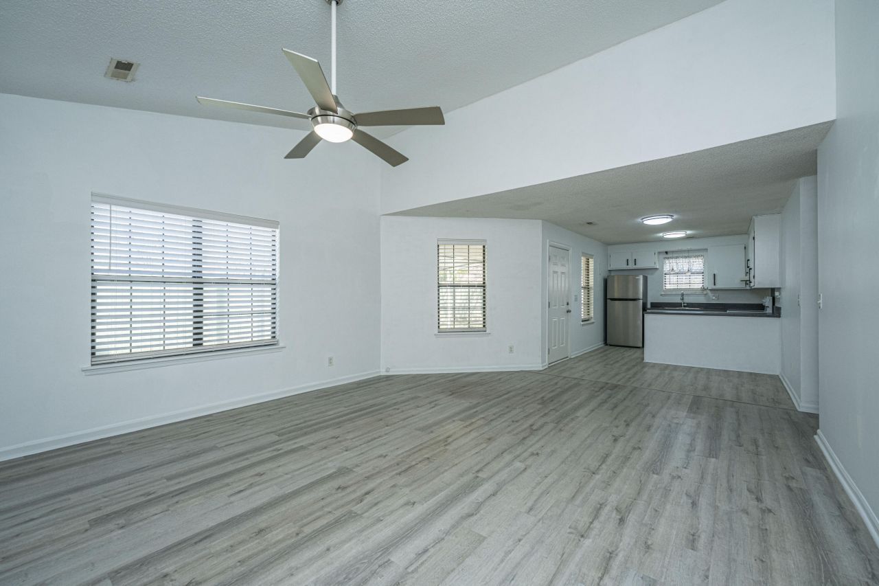 1009 Douglas Wayne Road Photo 4