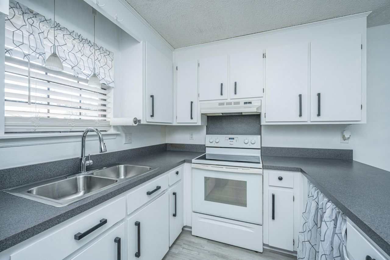 1009 Douglas Wayne Road Photo 8