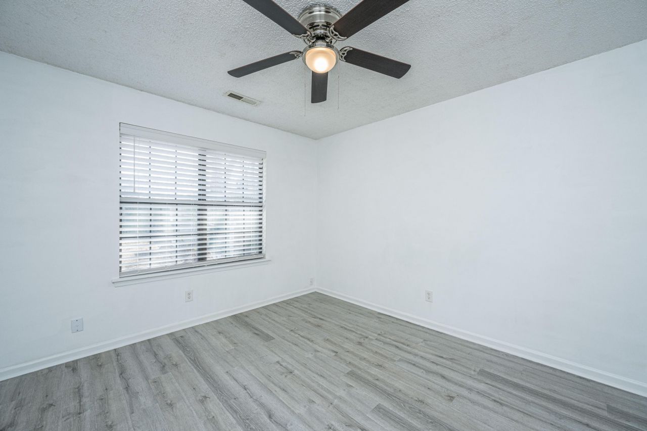 1009 Douglas Wayne Road Photo 9