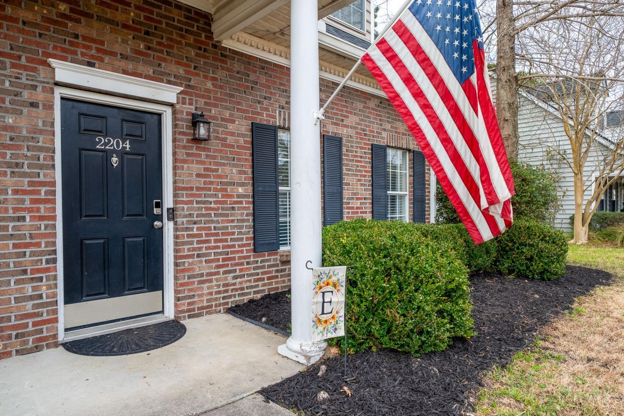 2204 Kings Gate Lane Photo 5