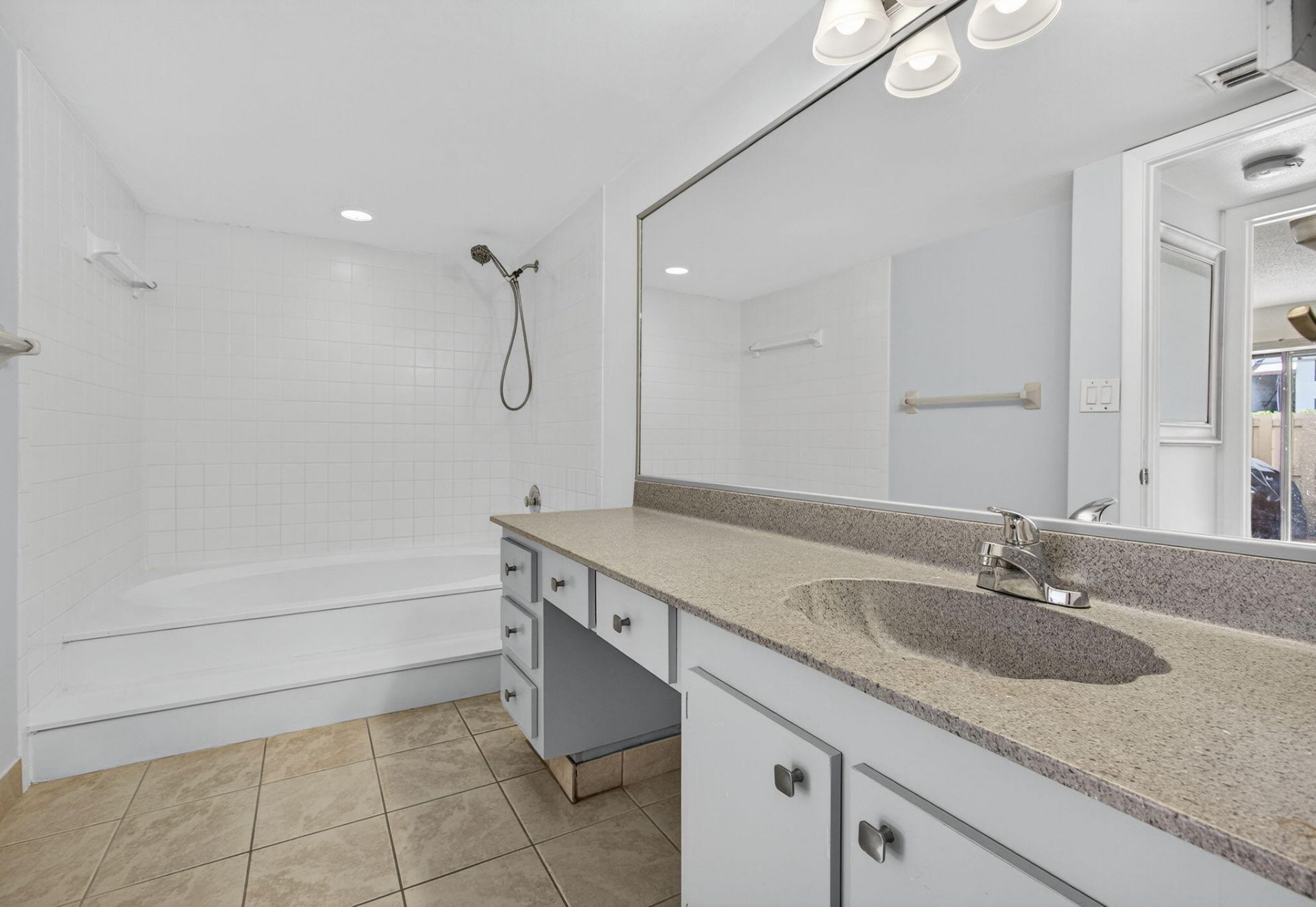 612 Executive Center Drive, Unit 3107, West Palm Beach, FL 33401 Photo