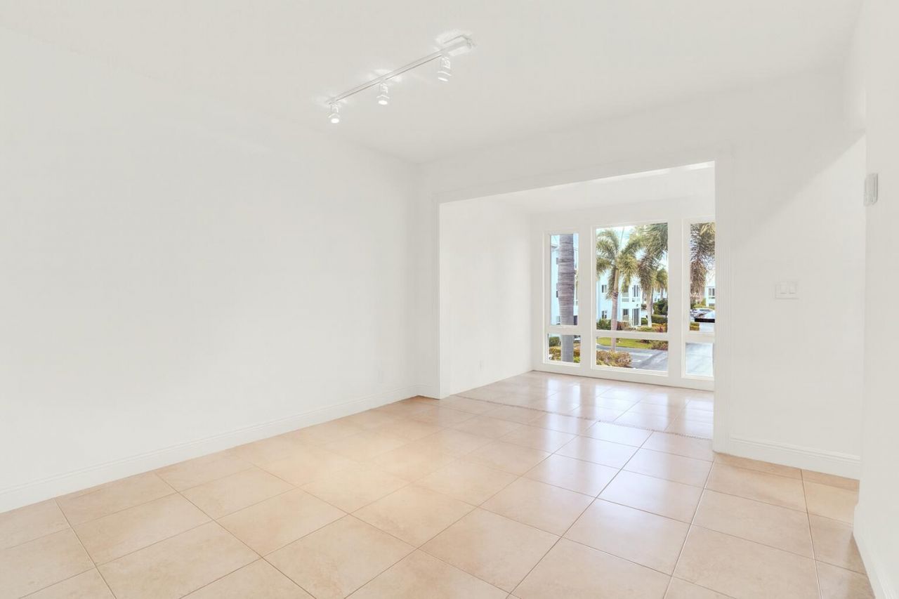 32 Colonial Club Drive, Unit 203, Boynton Beach, FL 33435 Photo