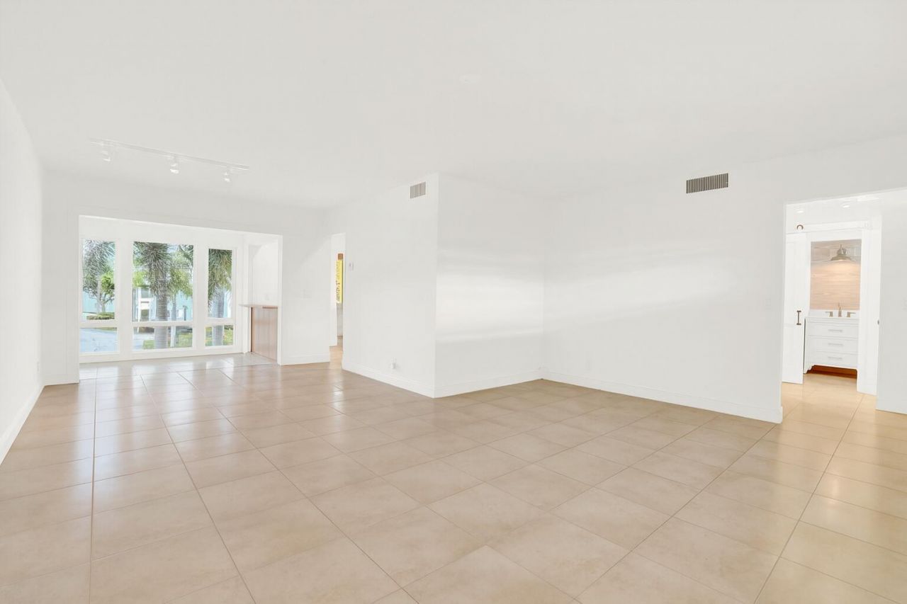 32 Colonial Club Drive, Unit 203, Boynton Beach, FL 33435 Photo