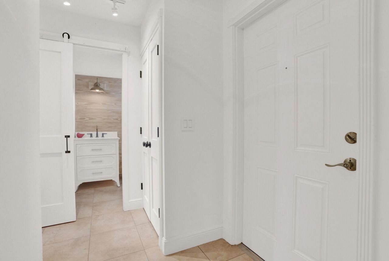 32 Colonial Club Drive, Unit 203, Boynton Beach, FL 33435 Photo