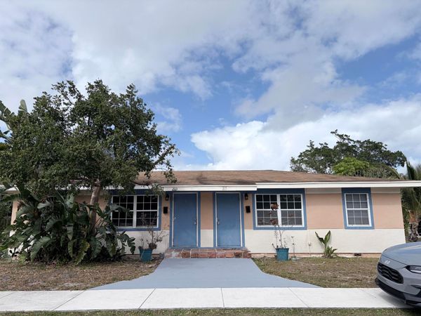 213 SE 9th Street, Delray Beach, FL 33483