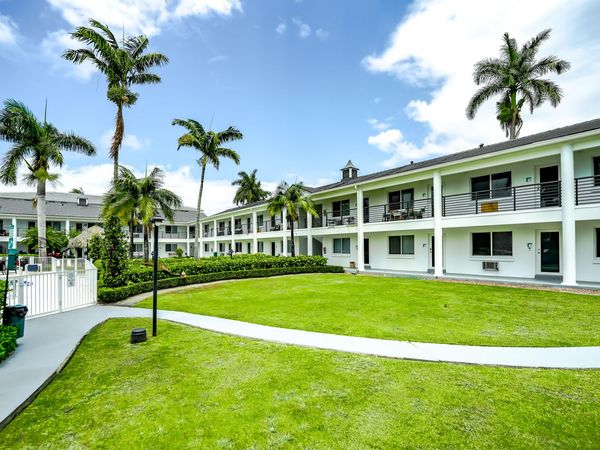 1035 Spanish River Road, Unit 108, Boca Raton, FL 33432