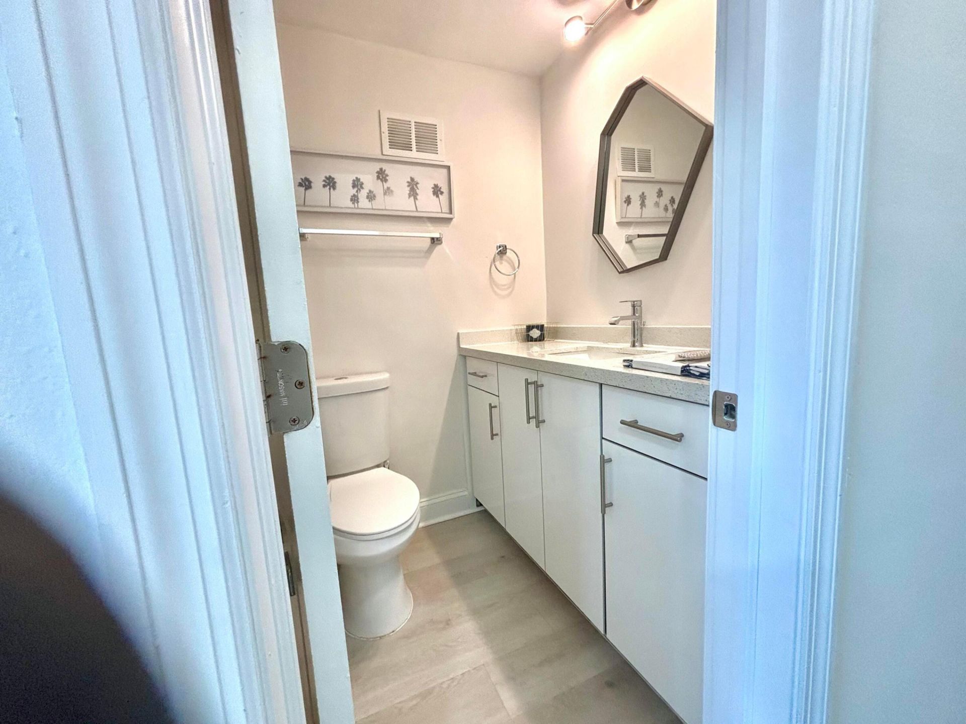 1035 Spanish River Road, Unit 108, Boca Raton, FL 33432 Photo