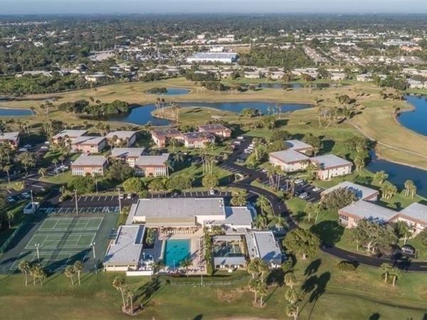 106 Spring Lake Court, Unit 201, Vero Beach, FL 32962