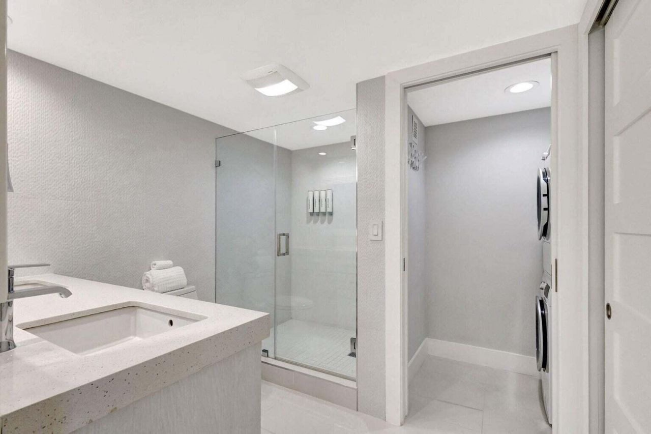 5510 N Ocean Drive, Unit 8 D, Singer Island, FL 33404 Photo