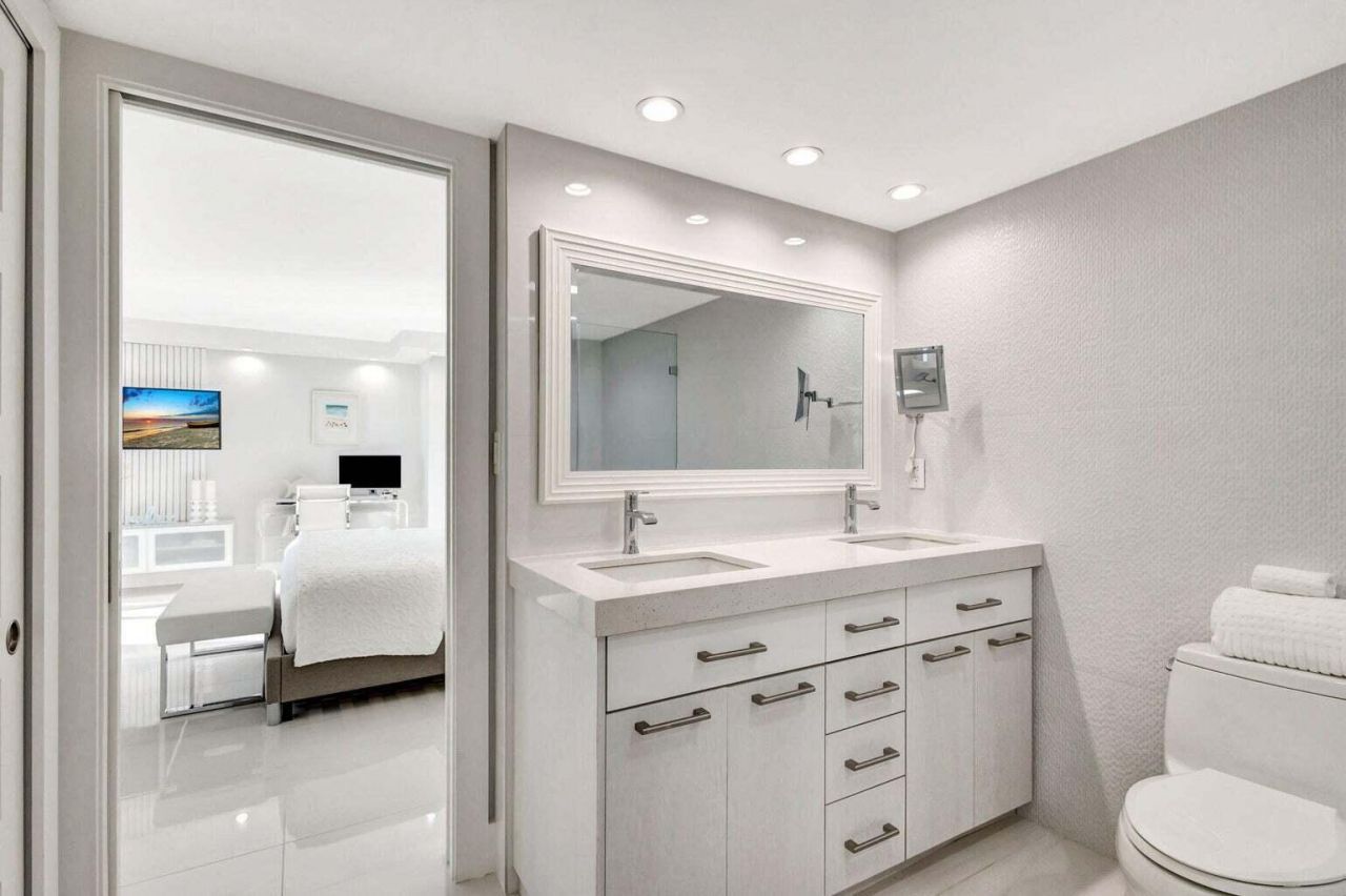 5510 N Ocean Drive, Unit 8 D, Singer Island, FL 33404 Photo