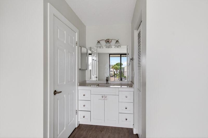 738 Executive Center Drive, Unit 35, West Palm Beach, FL 33401 Photo