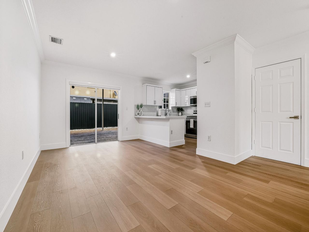 11475 NW 94th Place, Unit 3, Hialeah Gardens, FL 33018 Photo