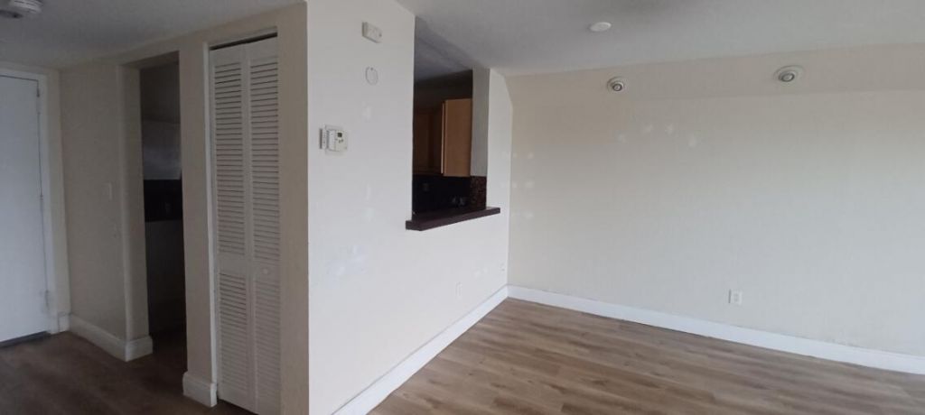 492 NW 165th St Road, Unit C-614, Miami, FL 33169 Photo