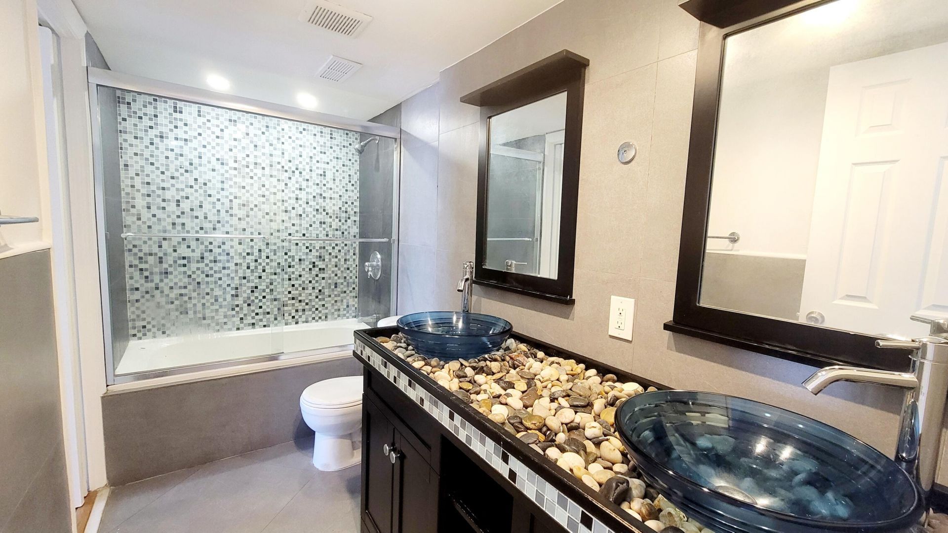 492 NW 165th St Road, Unit C-614, Miami, FL 33169 Photo