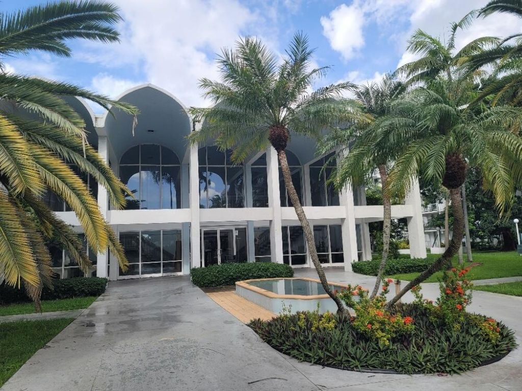 492 NW 165th St Road, Unit C-614, Miami, FL 33169 Photo