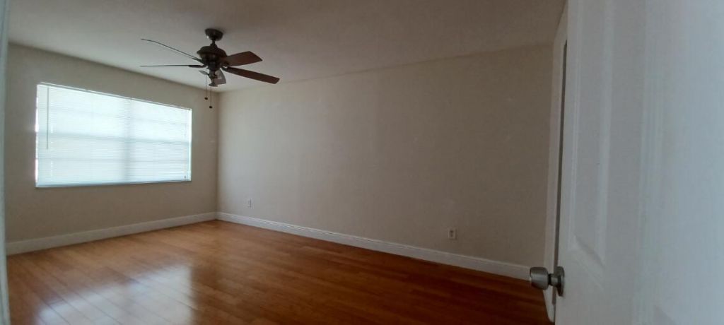 492 NW 165th St Road, Unit C-614, Miami, FL 33169 Photo