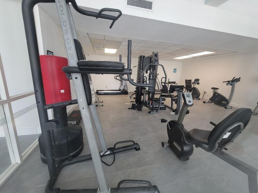 492 NW 165th St Road, Unit C-614, Miami, FL 33169 Photo