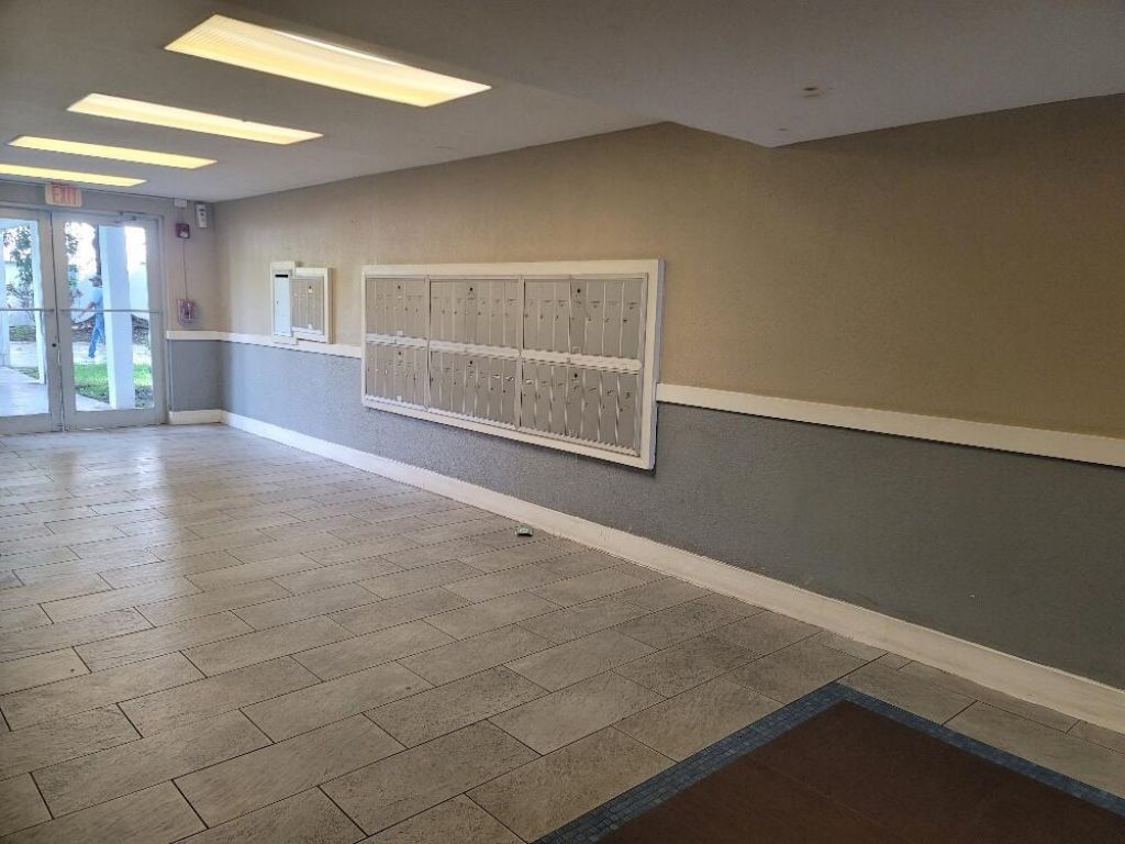 492 NW 165th St Road, Unit C-614, Miami, FL 33169 Photo