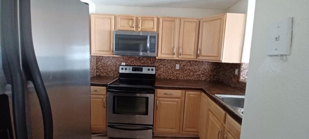 492 NW 165th St Road, Unit C-614, Miami, FL 33169 Photo