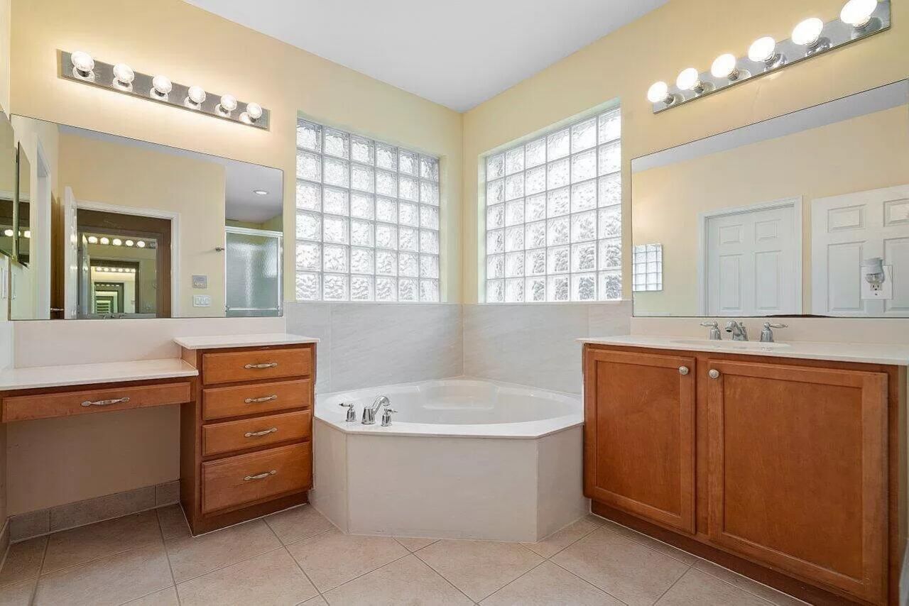 1042 Grove Park Circle, Boynton Beach, FL 33436 Photo