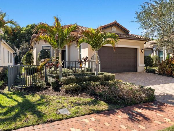 600 SE Fascino Circle, Port St. Lucie, FL 34984