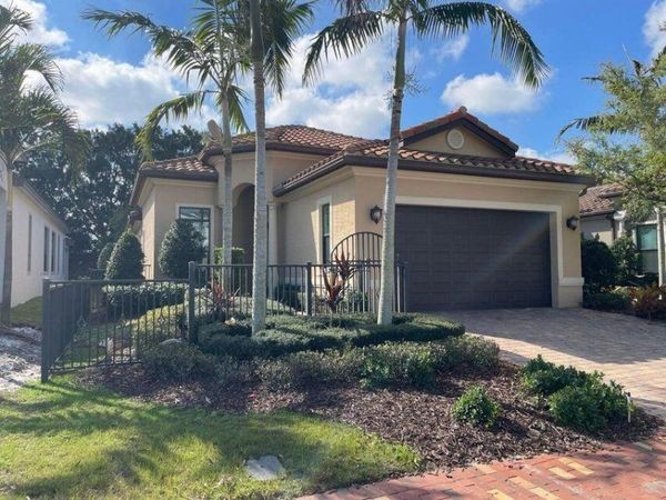 600 SE Fascino Circle, Port Saint Lucie, FL 34984