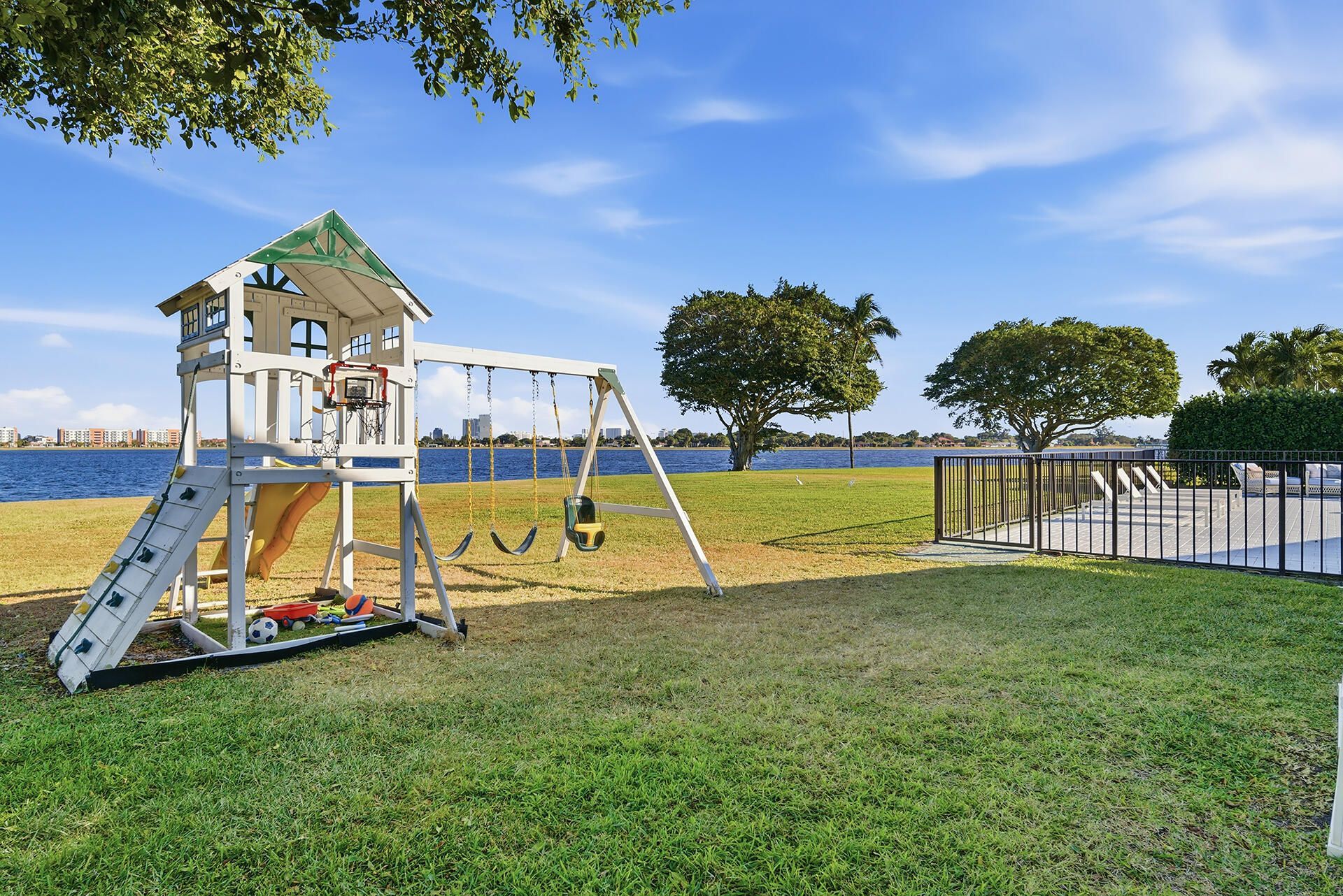 2308 Embassy Drive, West Palm Beach, FL 33401 Photo