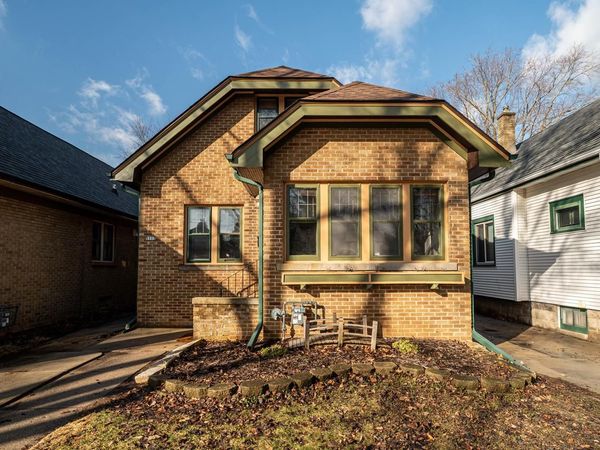 5113 N Elkhart AVENUE, Whitefish Bay, WI 53217