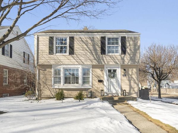5281 N Kent AVENUE, Whitefish Bay, WI 53217
