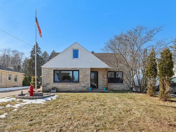 233 N Dries STREET, Saukville, WI 53080